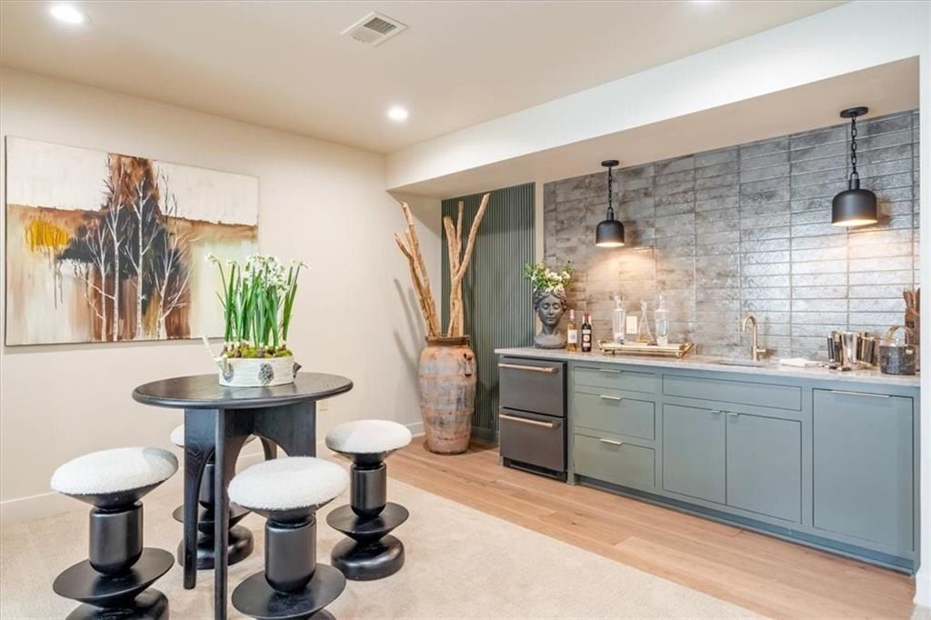 5024 W 72Nd Street. Prairie Village, KS 66208
