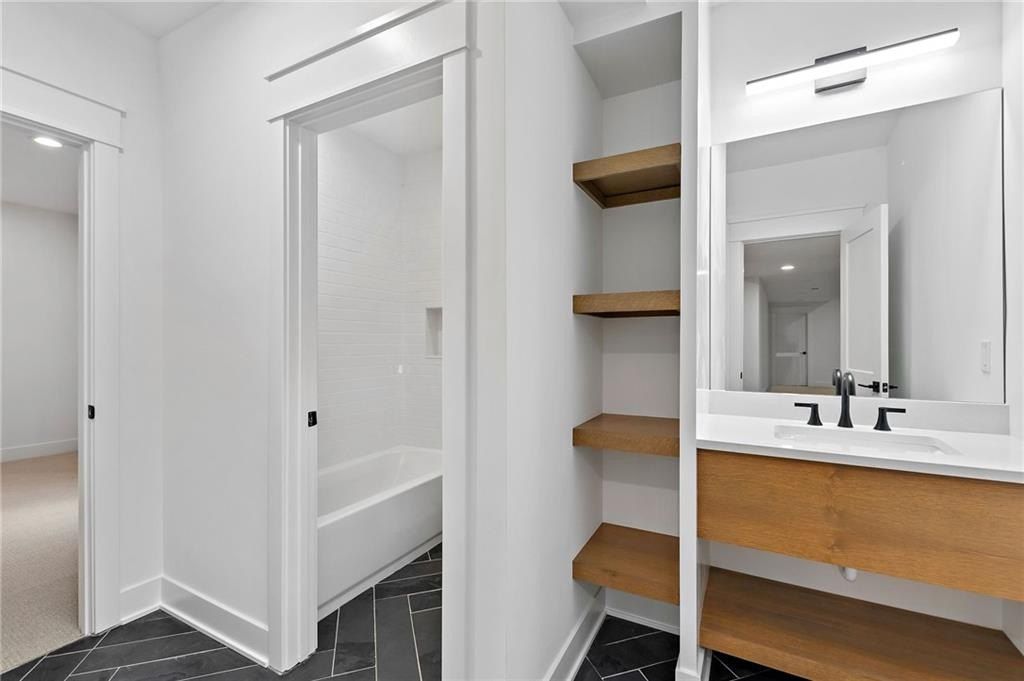 4620 W 70Th Terrace. Prairie Village, KS 66208