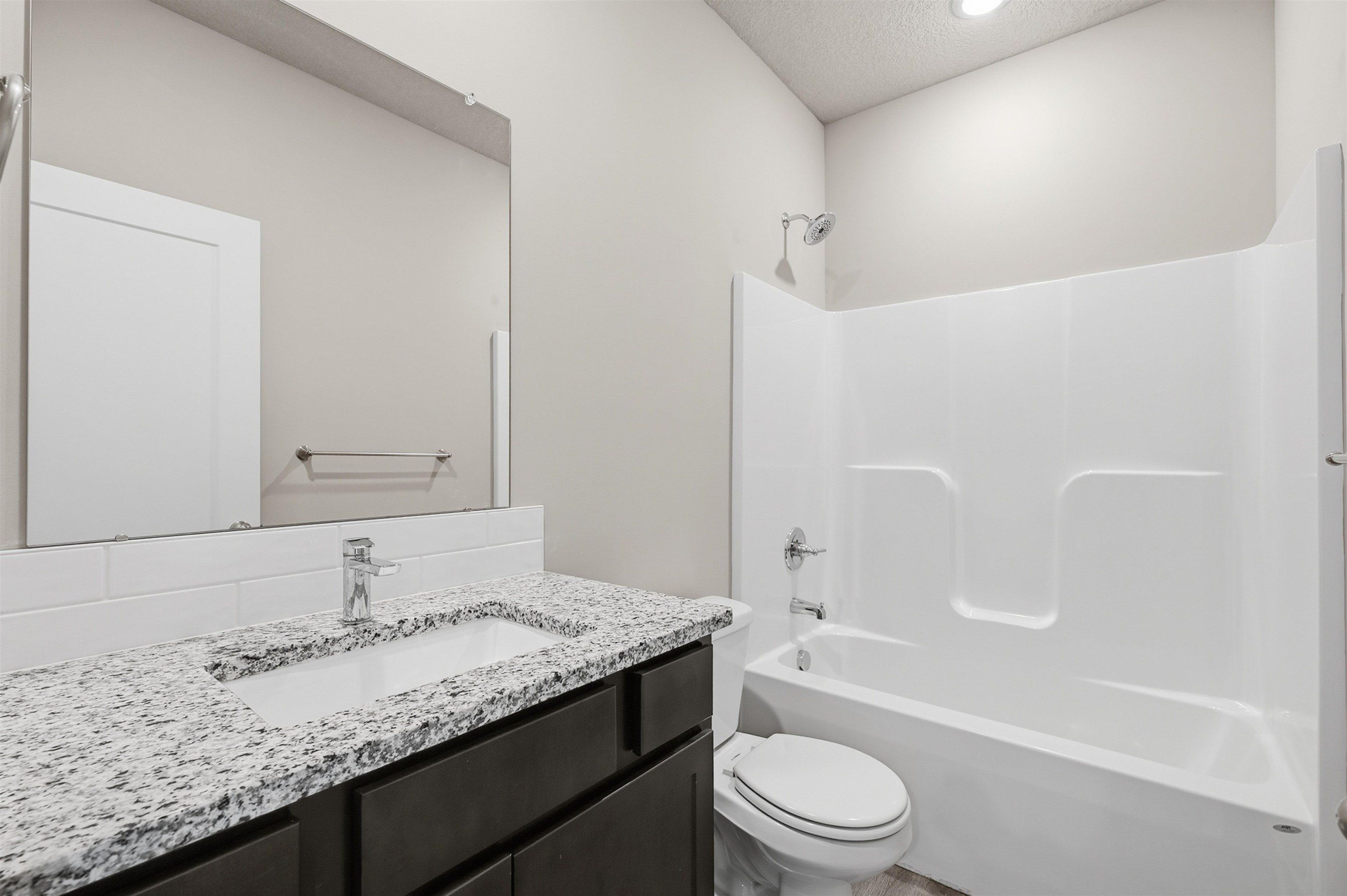 478 E Harper St. Valley Center, KS 67147
