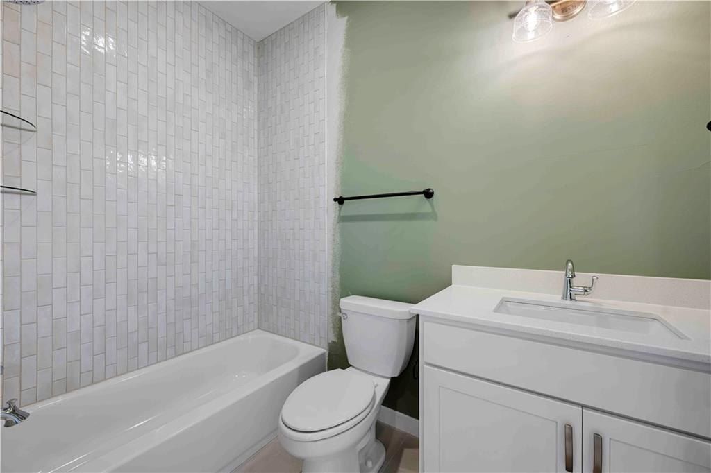 18580 W 195 Street. Spring Hill, KS 66083