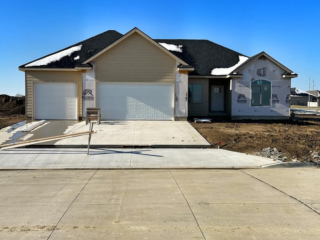 2204 Huntwood Drive. Salina, KS 67401