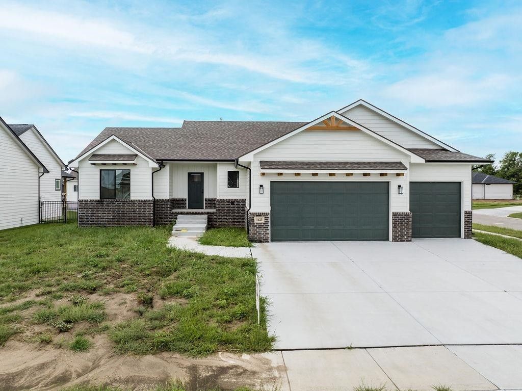 1123 W Hazel Ln. Goddard, KS 67052