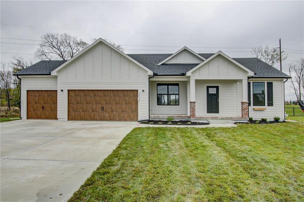 9797 Metropolitan Circle. Edwardsville, KS 66111