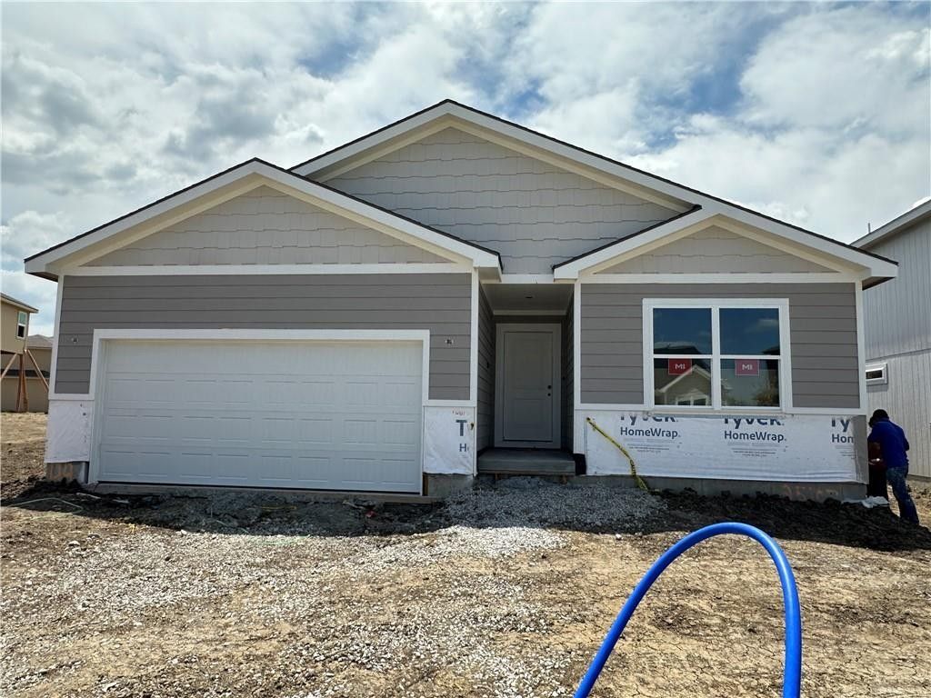 25107 W 177Th Terrace. Gardner, KS 66030