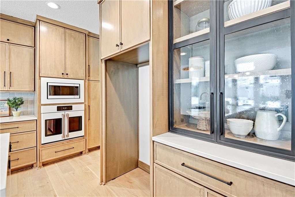 11327 W 170Th Terrace. Overland Park, KS 66221