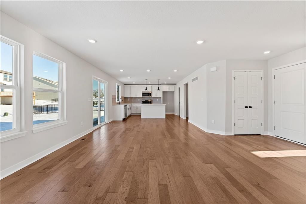 18180 W 166Th Terrace. Olathe, KS 66062