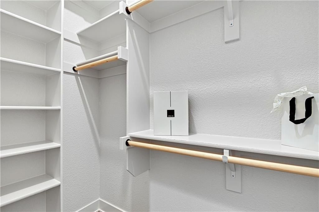 24912 W 98Th Place. Lenexa, KS 66227