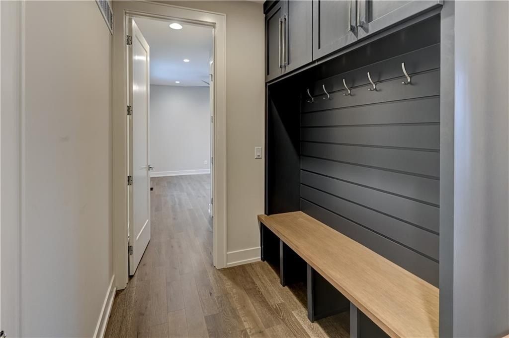 3906 W 84Th Terrace. Prairie Village, KS 66206