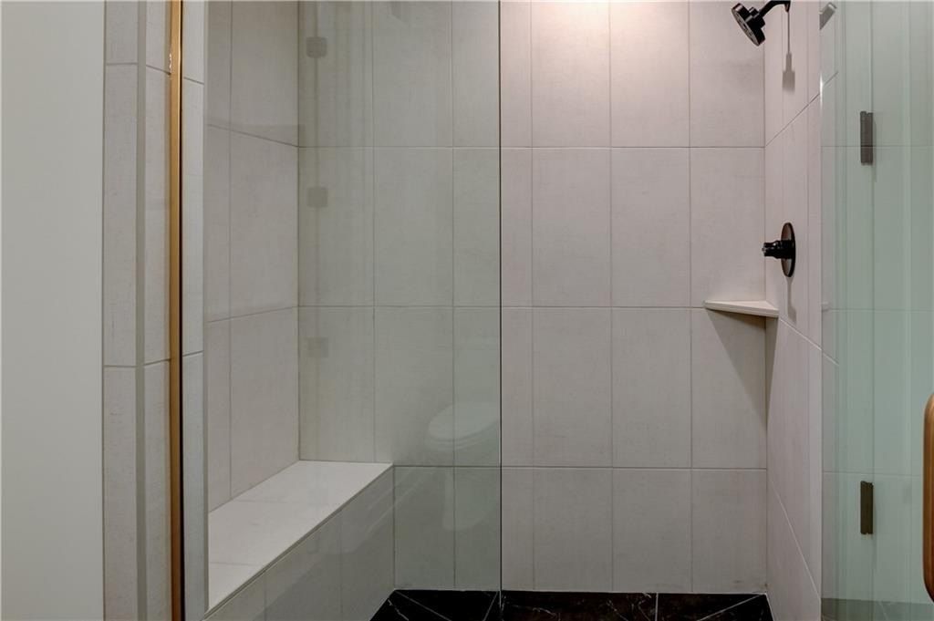 3903 W 84Th Terrace. Prairie Village, KS 66206