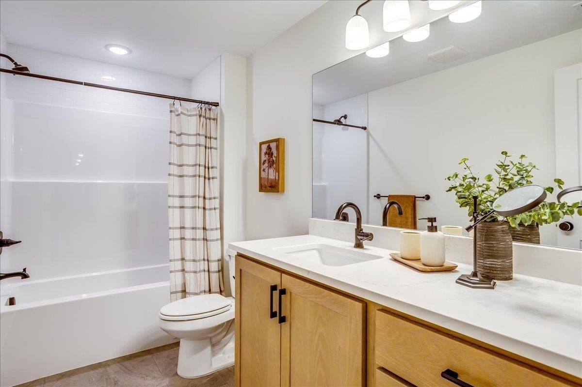 9646 W Cedar Lane. Maize, KS 67101