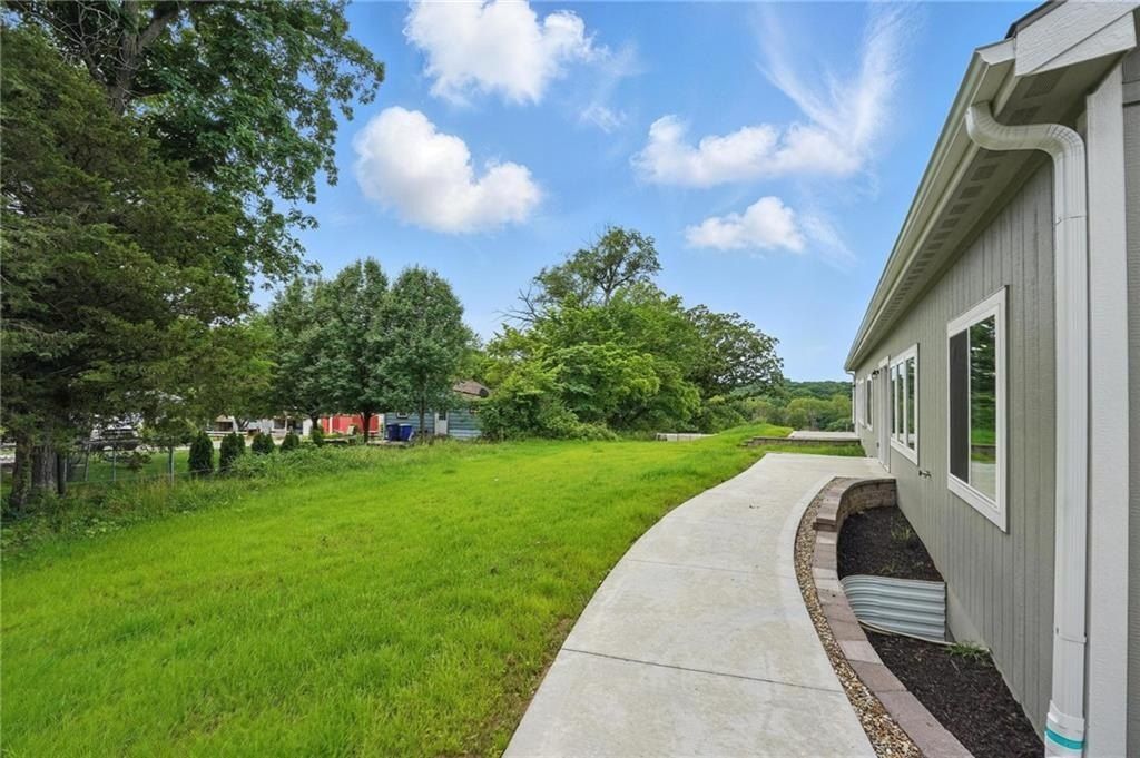 789 Highland Drive. Edwardsville, KS 66111