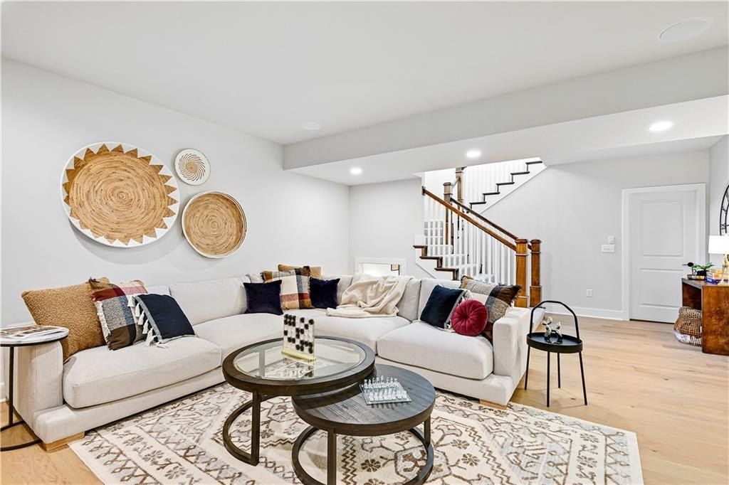 22092 W 94Th Terrace. Lenexa, KS 66220