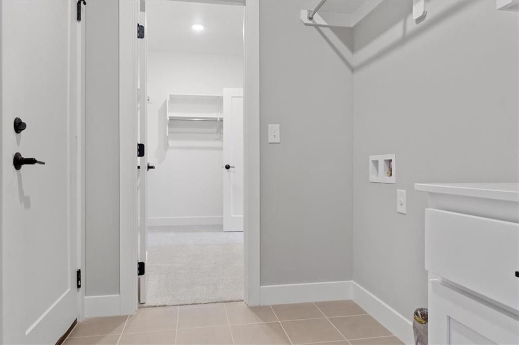 25056 W 94Th Terrace. Lenexa, KS 66227