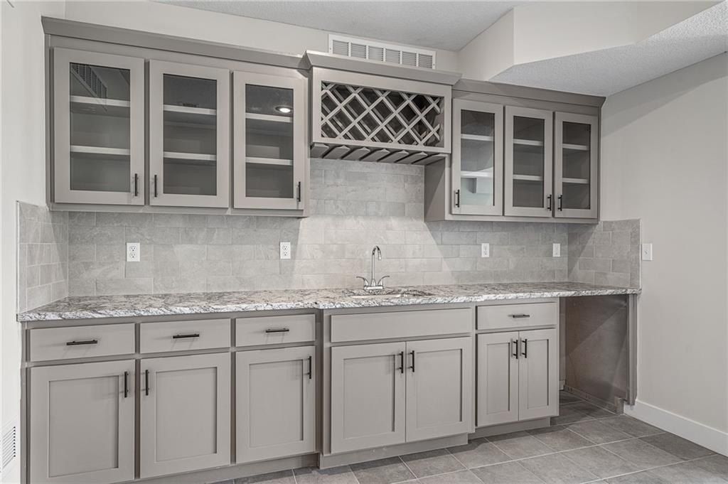 19477 W 114Th Terrace. Olathe, KS 66061