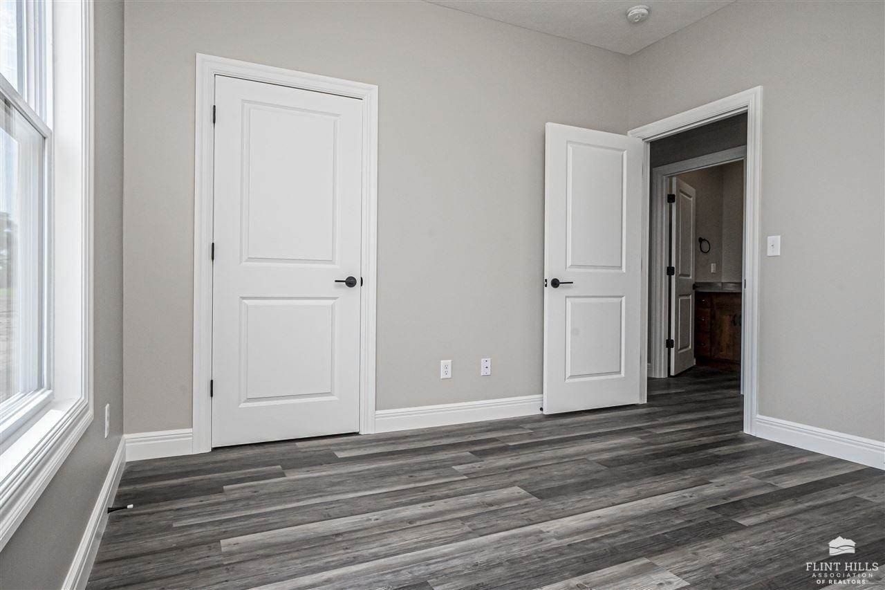 1803 Nw 17Th Street. Abilene, KS 67410