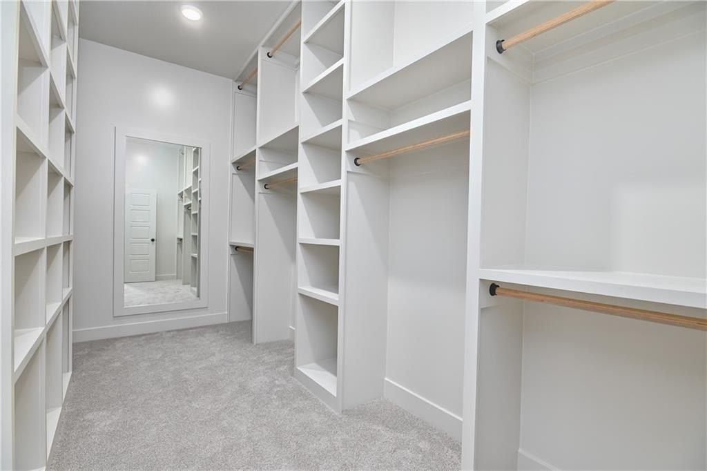 24621 W 60Th Terrace. Shawnee, KS 66226