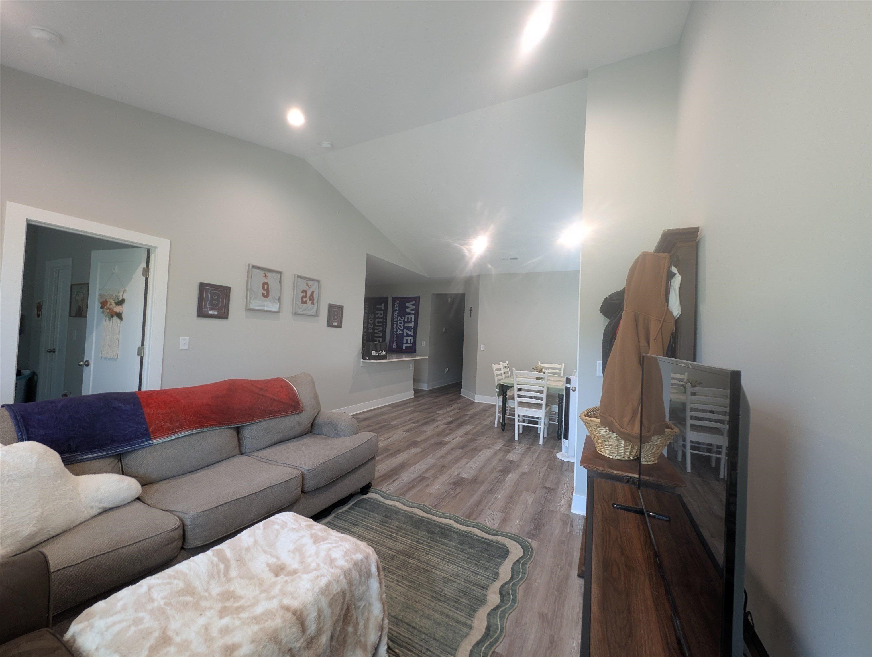 38463848 S Bluelake St. Wichita, KS 67215