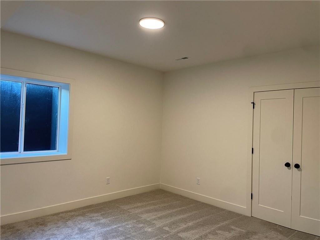 22448 W 89Th Terrace. Lenexa, KS 66227