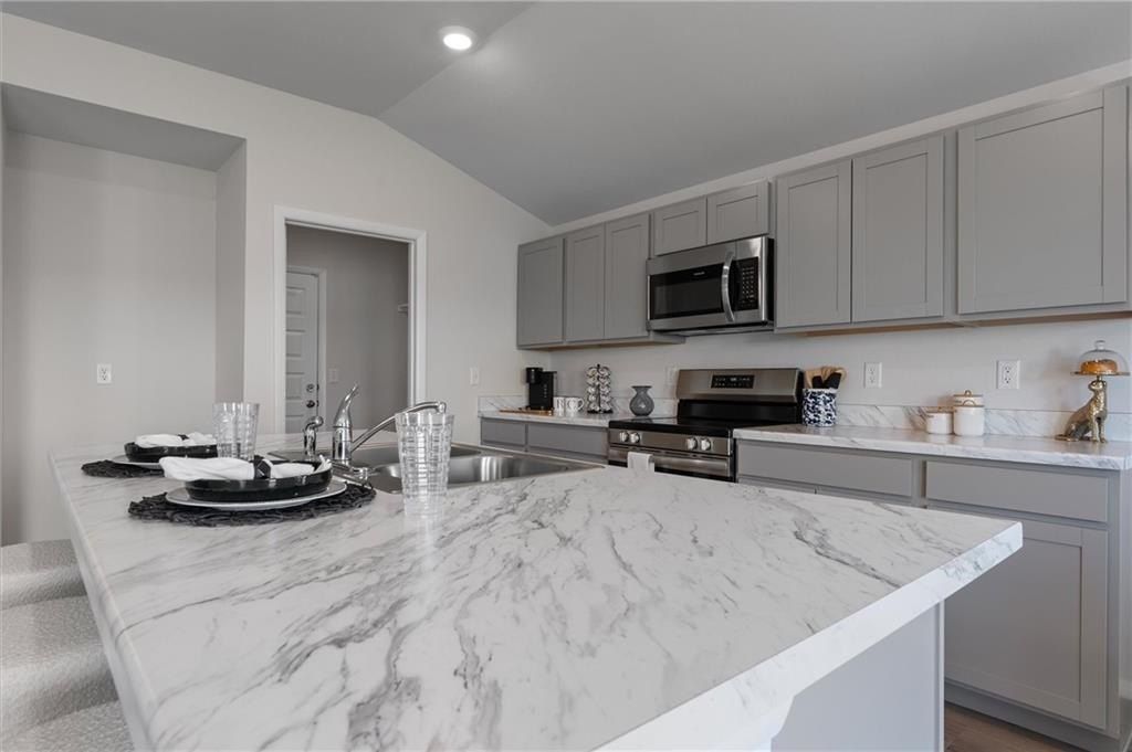 37887 W 207Th Terrace. Edgerton, KS 66021