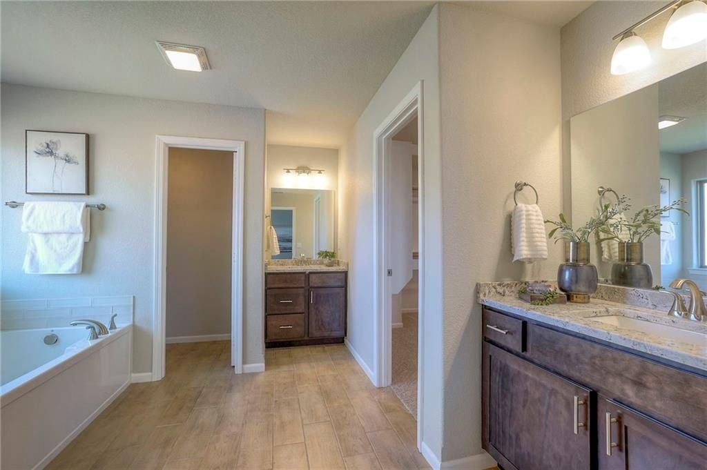 25492 W 84Th Terrace. Lenexa, KS 66227