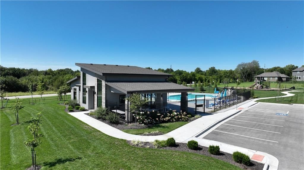 18823 188Th Terrace. Spring Hill, KS 66083