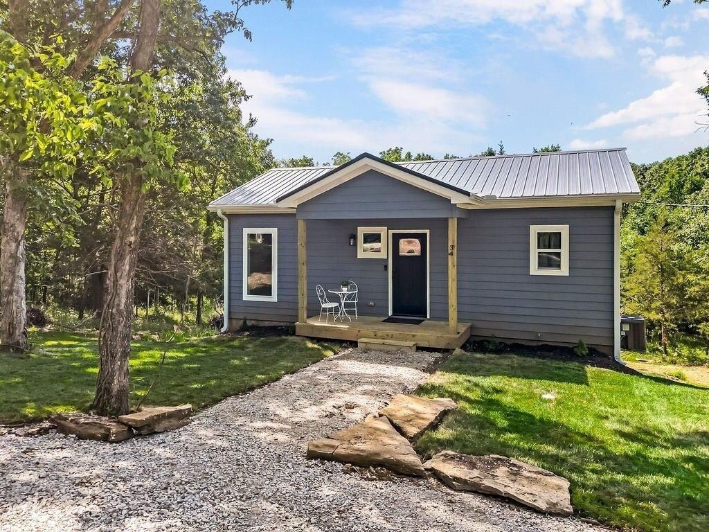 34 S Lakeside Circle. Linn Valley, KS 66040