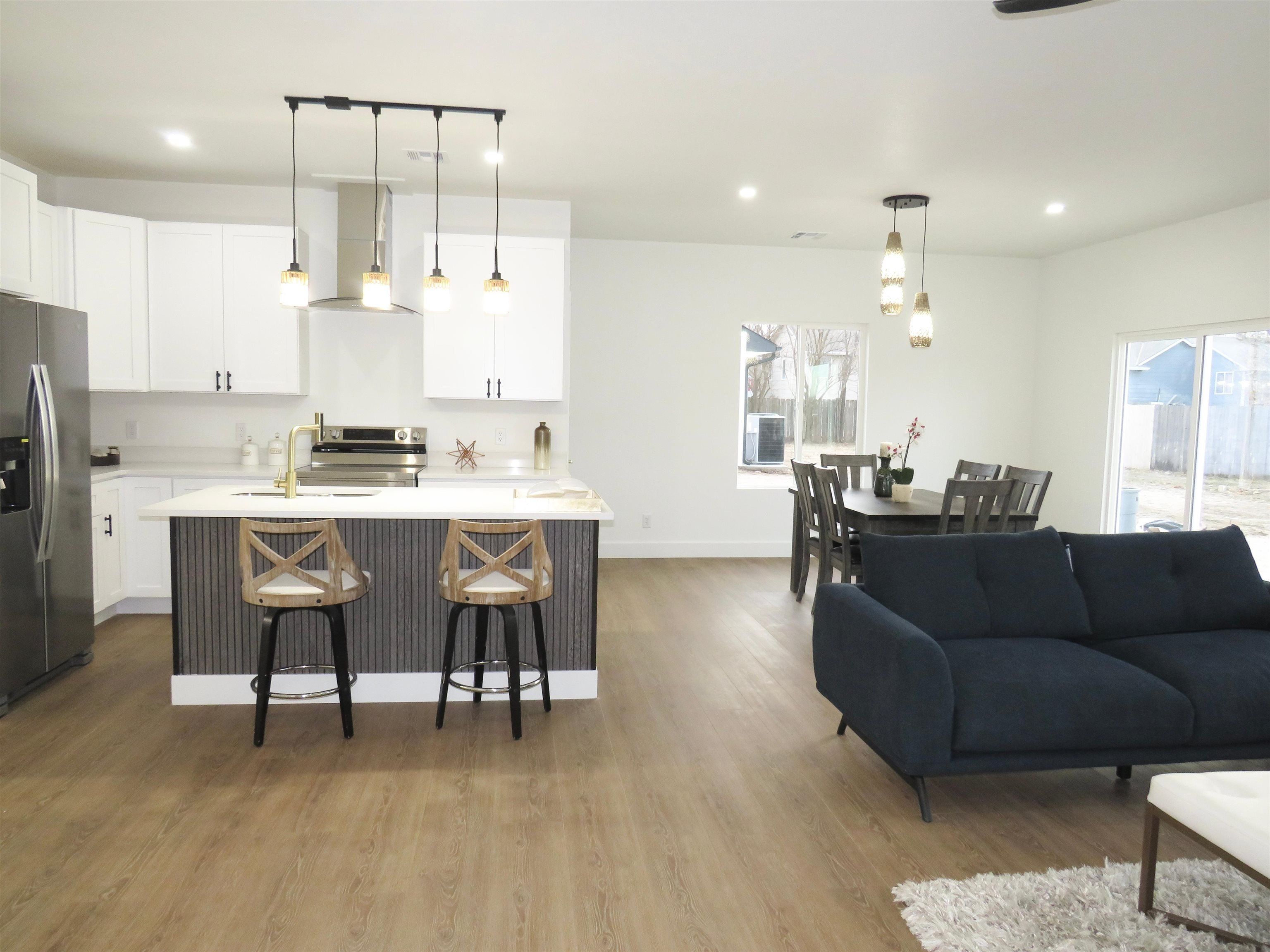 105 Oxford Ave. Bentley, KS 67016