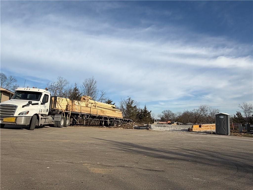 22352 W 89Th Terrace. Lenexa, KS 66227