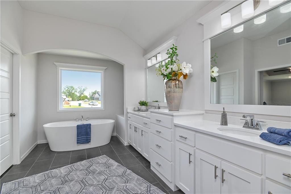 23823 W 59Th Terrace. Shawnee, KS 66226