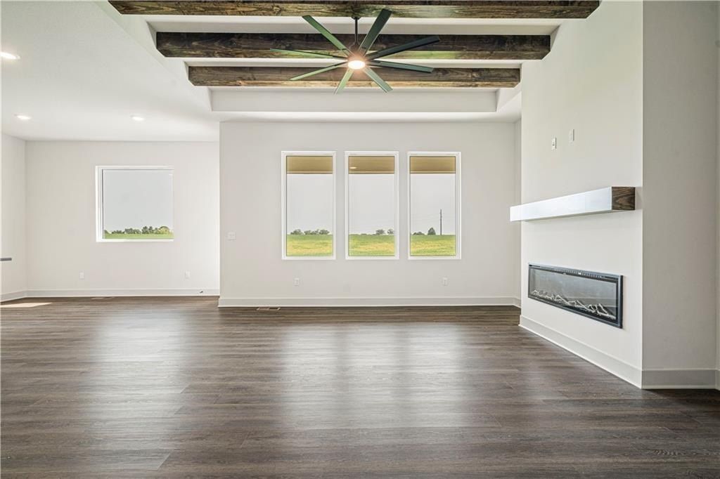 20683 Skyview Lane. Spring Hill, KS 66083