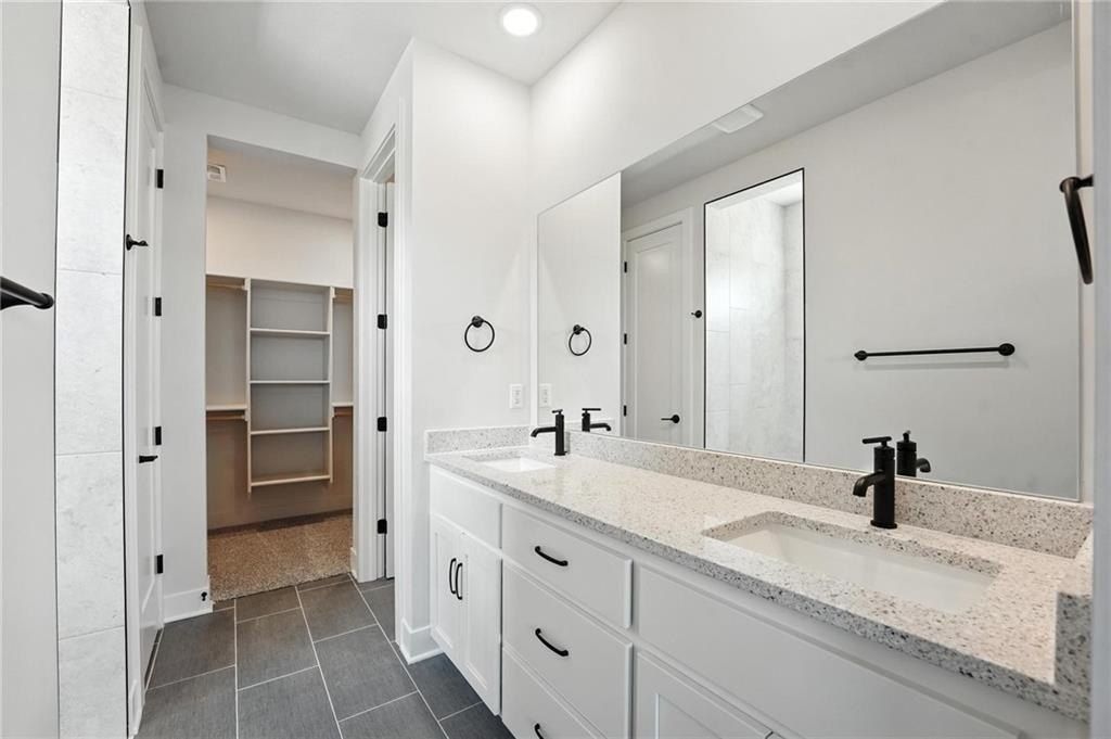 20680 Skyview Lane. Spring Hill, KS 66083