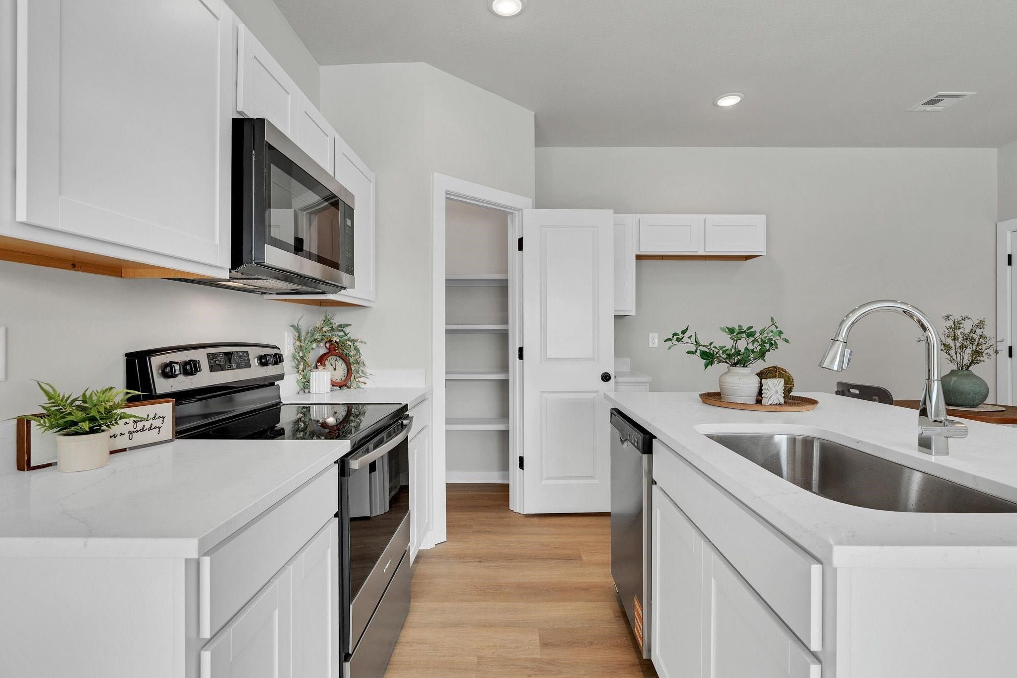 21002102 E Plaza Court. Haysville, KS 67060