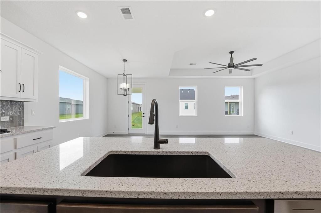 32735 W 176Th Terrace. Gardner, KS 66030