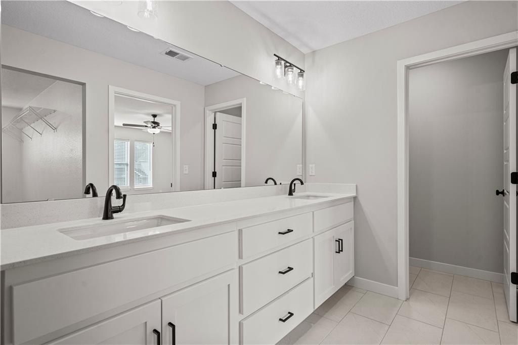 18251 W 166Th Terrace. Olathe, KS 66062