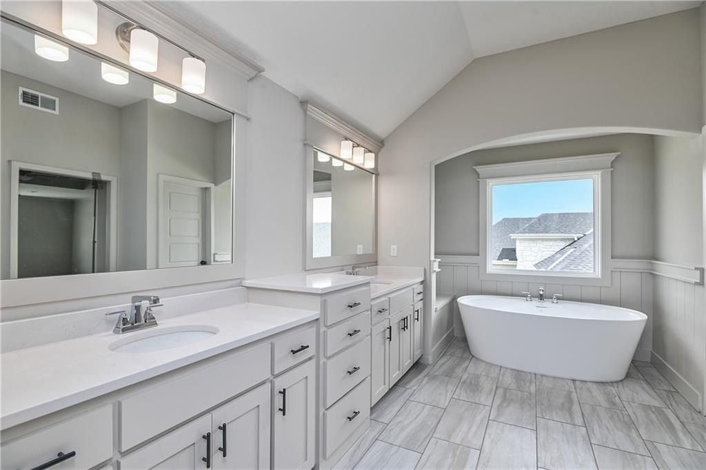 23823 W 59Th Terrace. Shawnee, KS 66226
