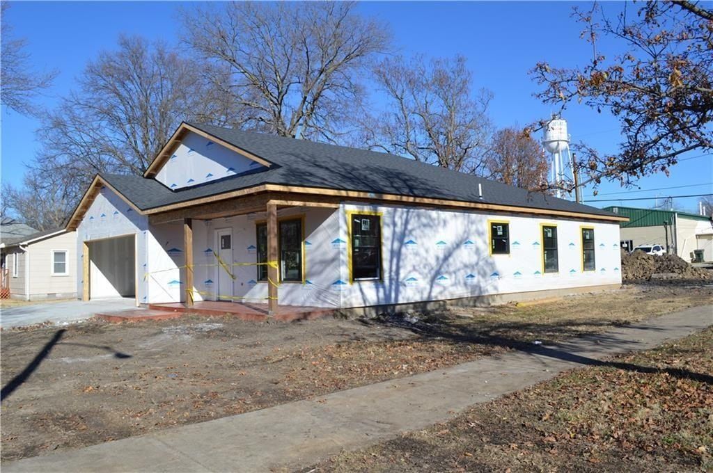 906 S Monroe Street. Lyndon, KS 66451