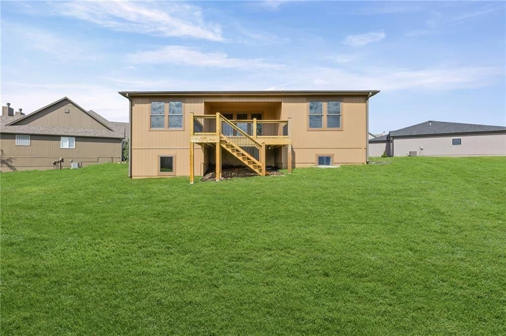 1201 Cottonwood Court. Paola, KS 66071