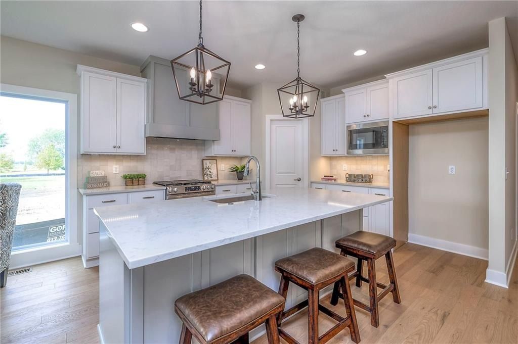 9844 Greeley Street. Lenexa, KS 66227
