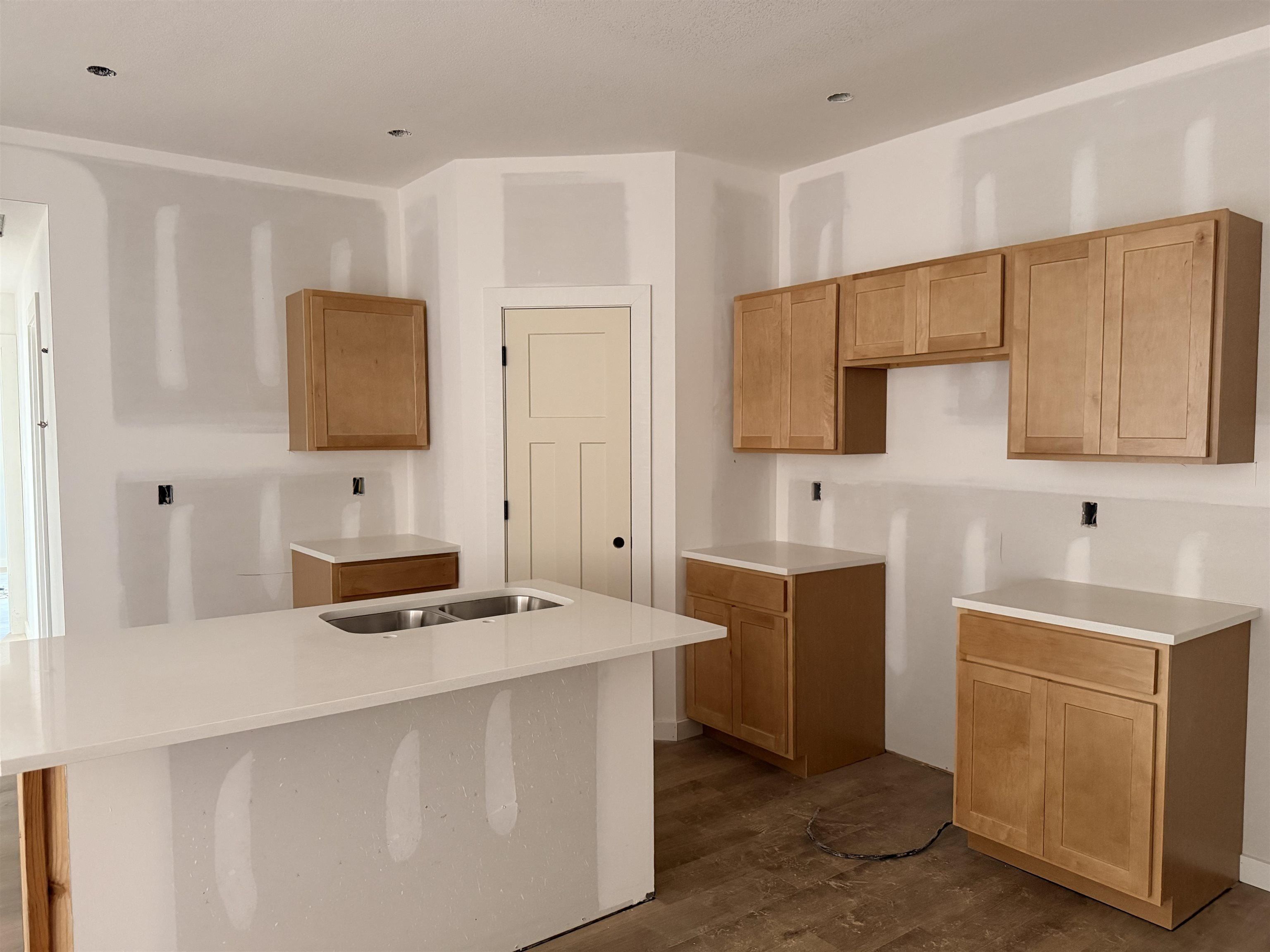 2922 S Cedar Crest. Wichita, KS 67215