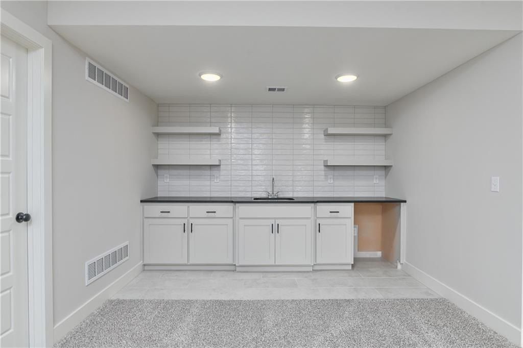 23811 W 59Th Terrace. Shawnee, KS 66226