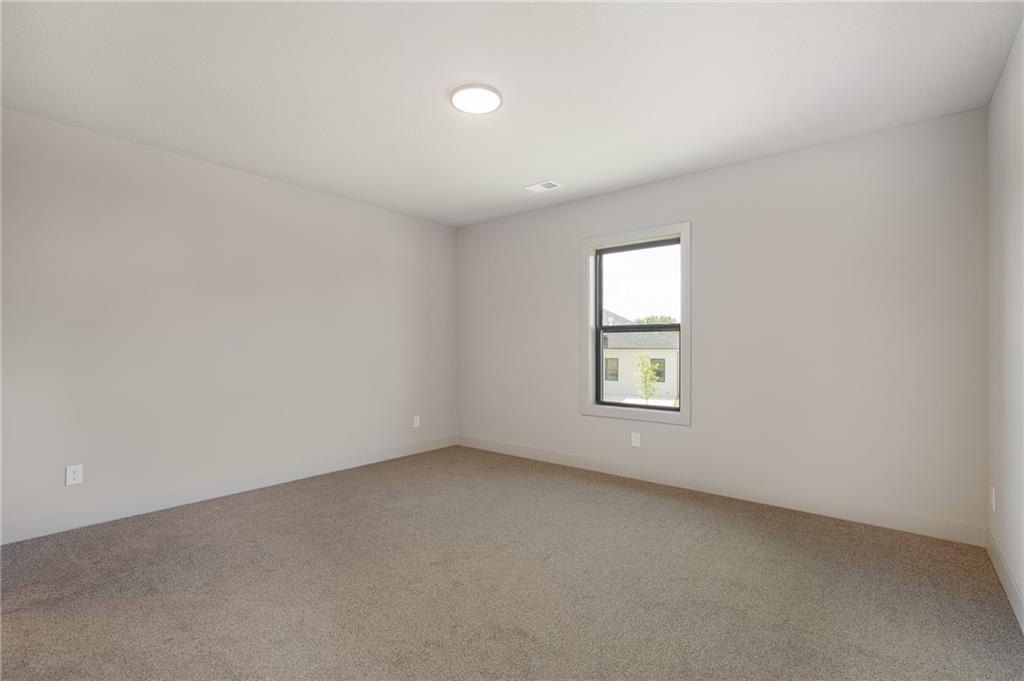 24621 W 60Th Terrace. Shawnee, KS 66226