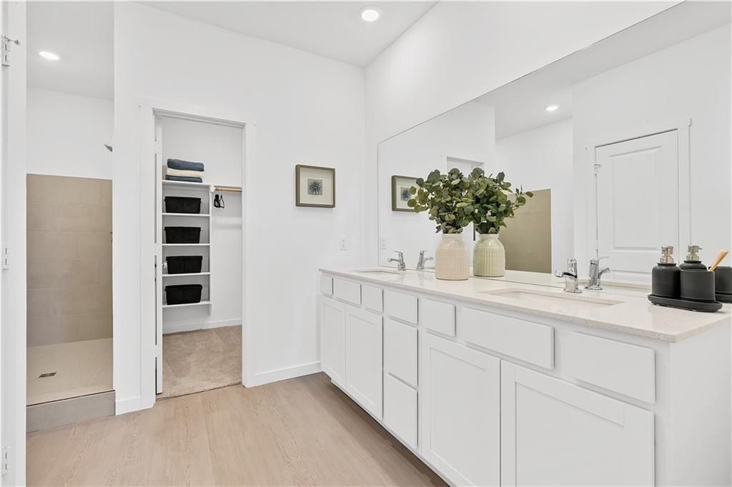 22484 W 214Th Terrace. Spring Hill, KS 66083