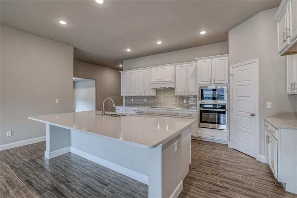 18430 W 195Th Terrace. Spring Hill, KS 66083