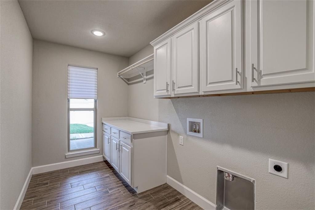 18430 W 195Th Terrace. Spring Hill, KS 66083