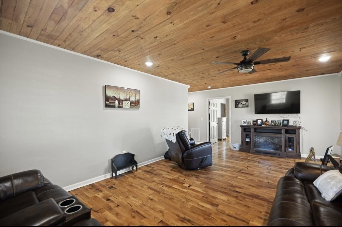 376 Sharpsburg Road. Sharpsburg, KY 40374