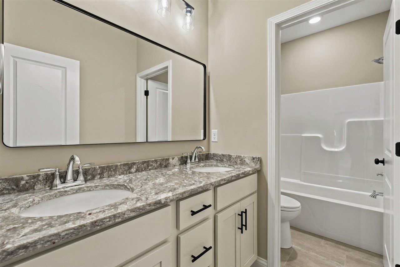 1104 Haverhill Drive. Franklin, KY 42134