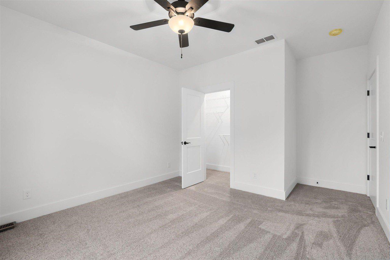 1216 Avalon Court. Franklin, KY 42134