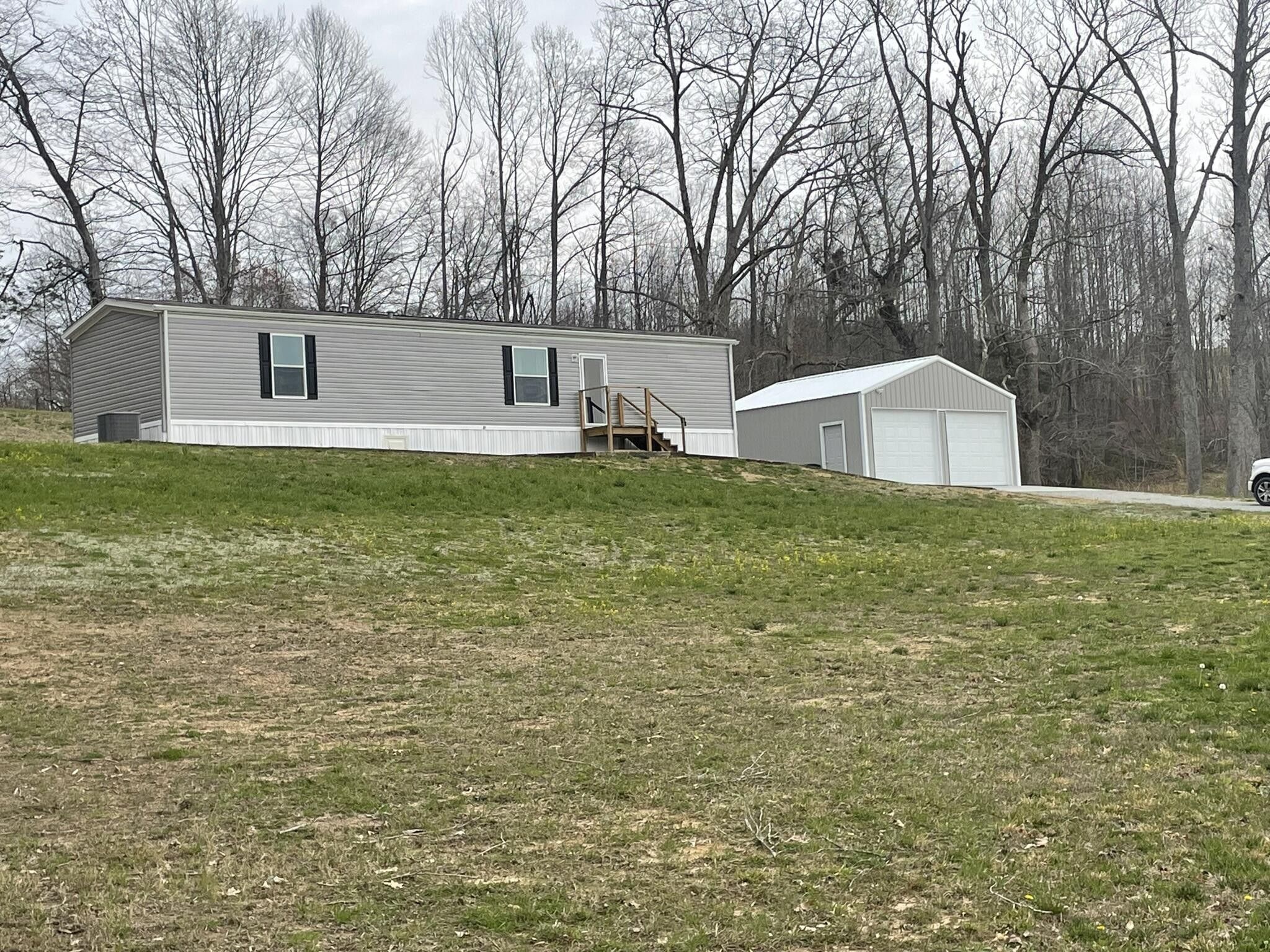 1544 Old Sano Road. Russell Springs, KY 42642