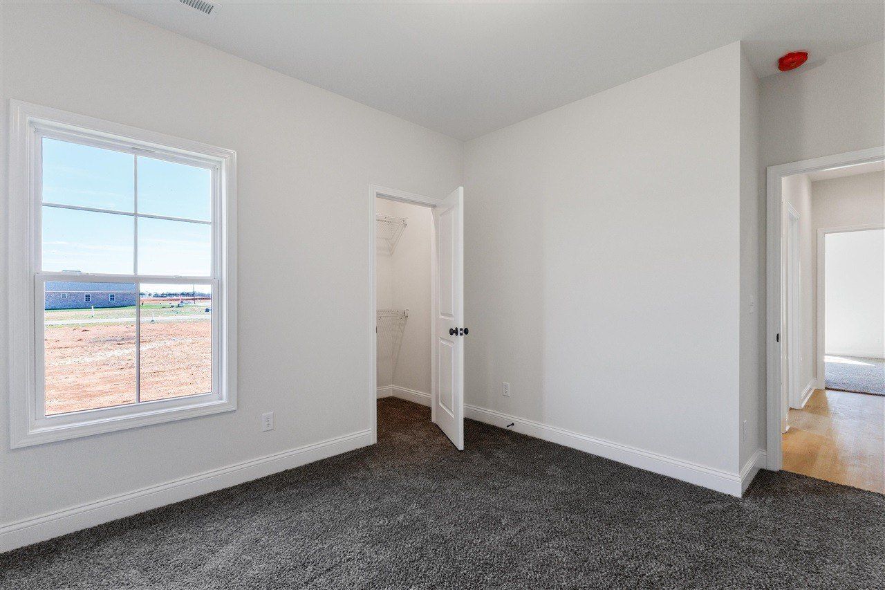 607 Thoroughbred Way. Franklin, KY 42134