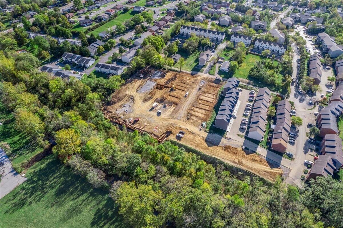 1145 Appian Crossing Way Unit 12011207. Lexington, KY 40517